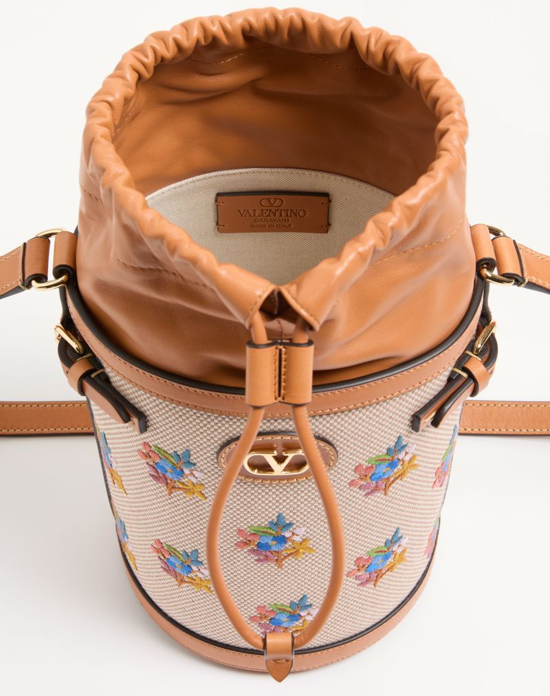 Bolsa Valentino Garavani Antibes tamanho médio em lona bordada
