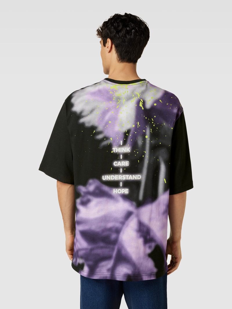 T-Shirt mit Label-Patch Modell 'Timono Lotus' in schwarz