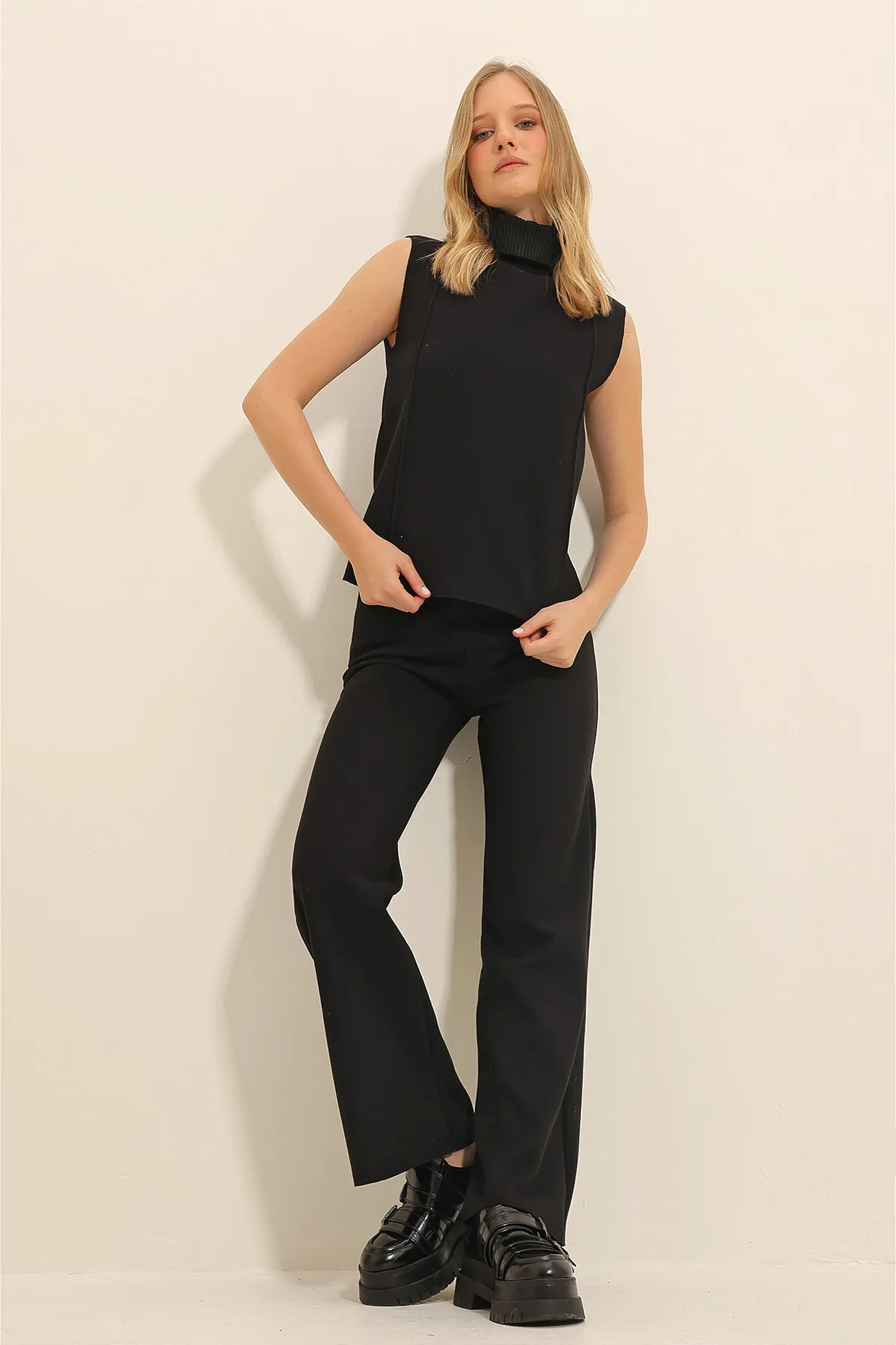 Trend Alaçatı Stili  Schwarzer Rollkragenpullover für Damen mit Nähten vorne aus Thessaloniki, gestrickte Strickhose, Pulloveranzug ALC-X11302