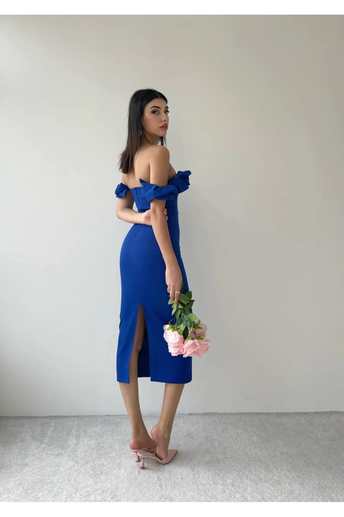 SONREİR  NIEDRIGE SCHULTERKLEID IN MIDI-LÄNGE