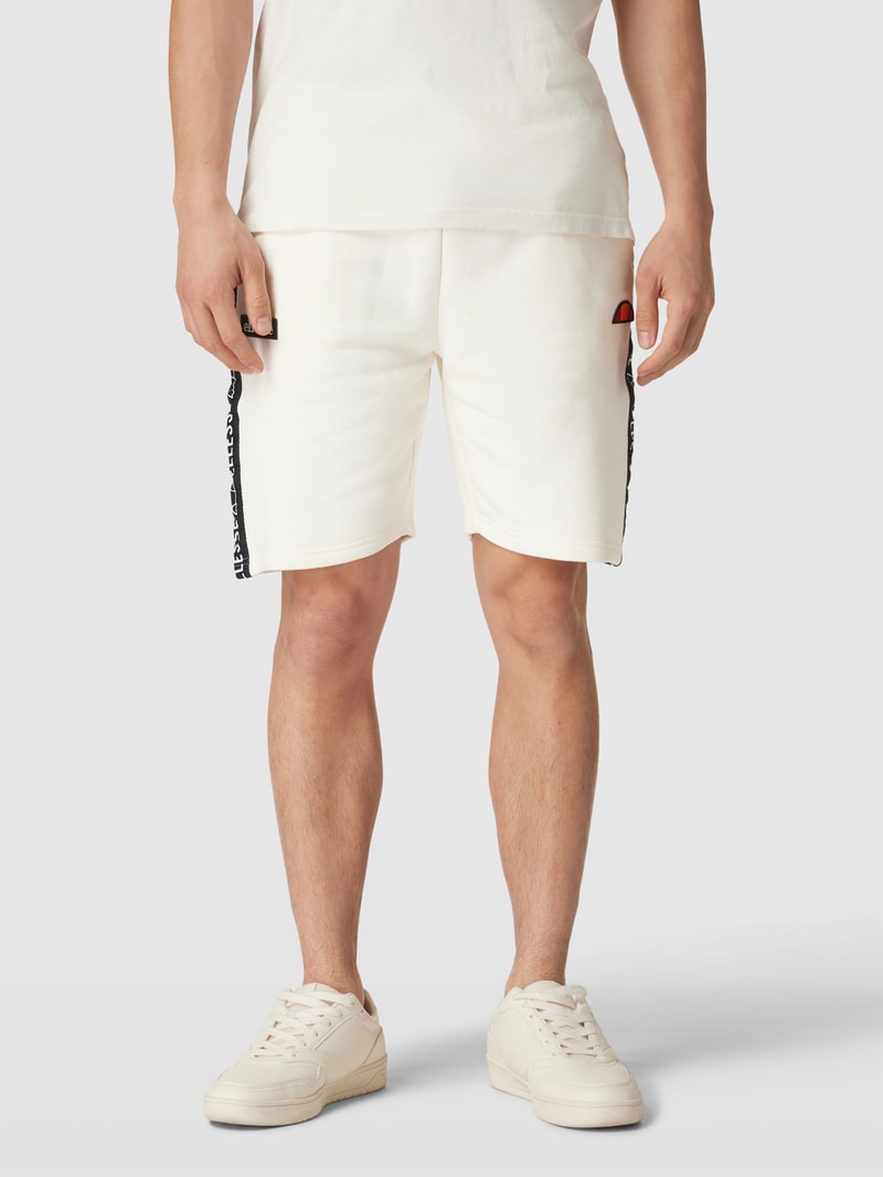 Sweatshorts mit Kontraststreifen und Label-Detail Modell 'LATION' in offwhite