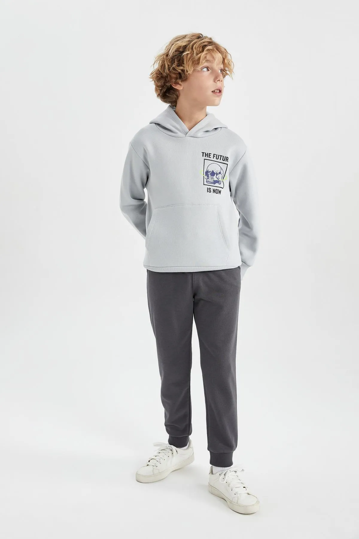 DeFacto  Dickes Kapuzen-Sweatshirt mit regulärer Passform für Jungen
