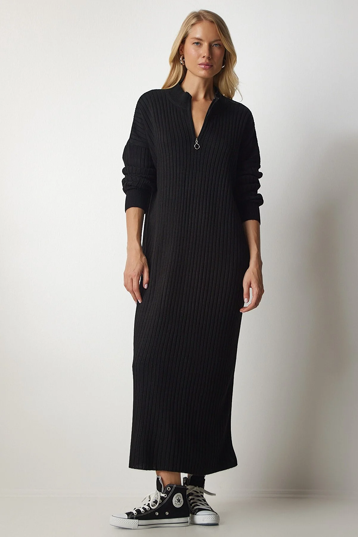 Happiness İstanbul  Schwarzes geripptes Oversize-Strickkleid für Damen DD01251