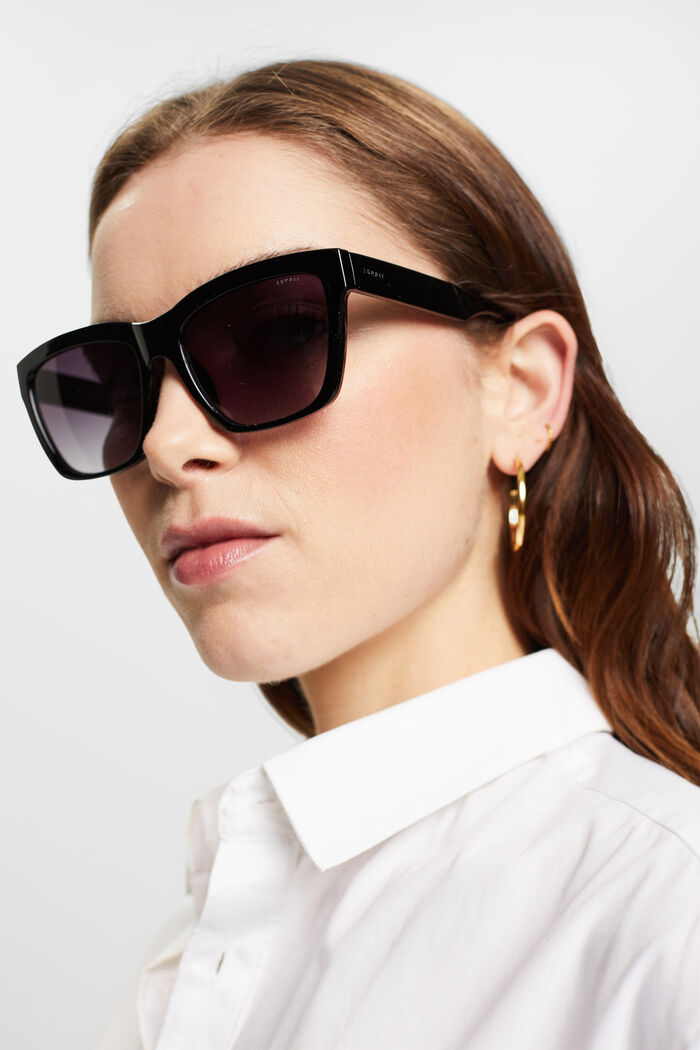 Sonnenbrille mit breiter Fassung