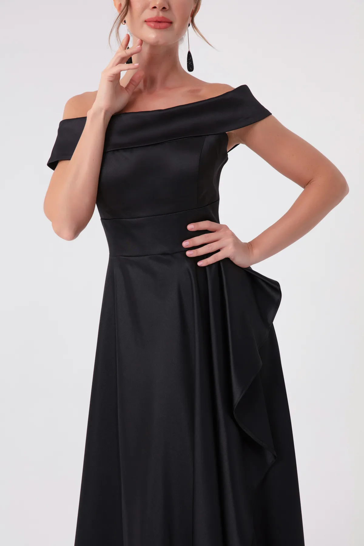 Lafaba  Schwarzes Abendkleid und Abschlusskleid aus Satin für Damen mit U-Boot-Ausschnitt