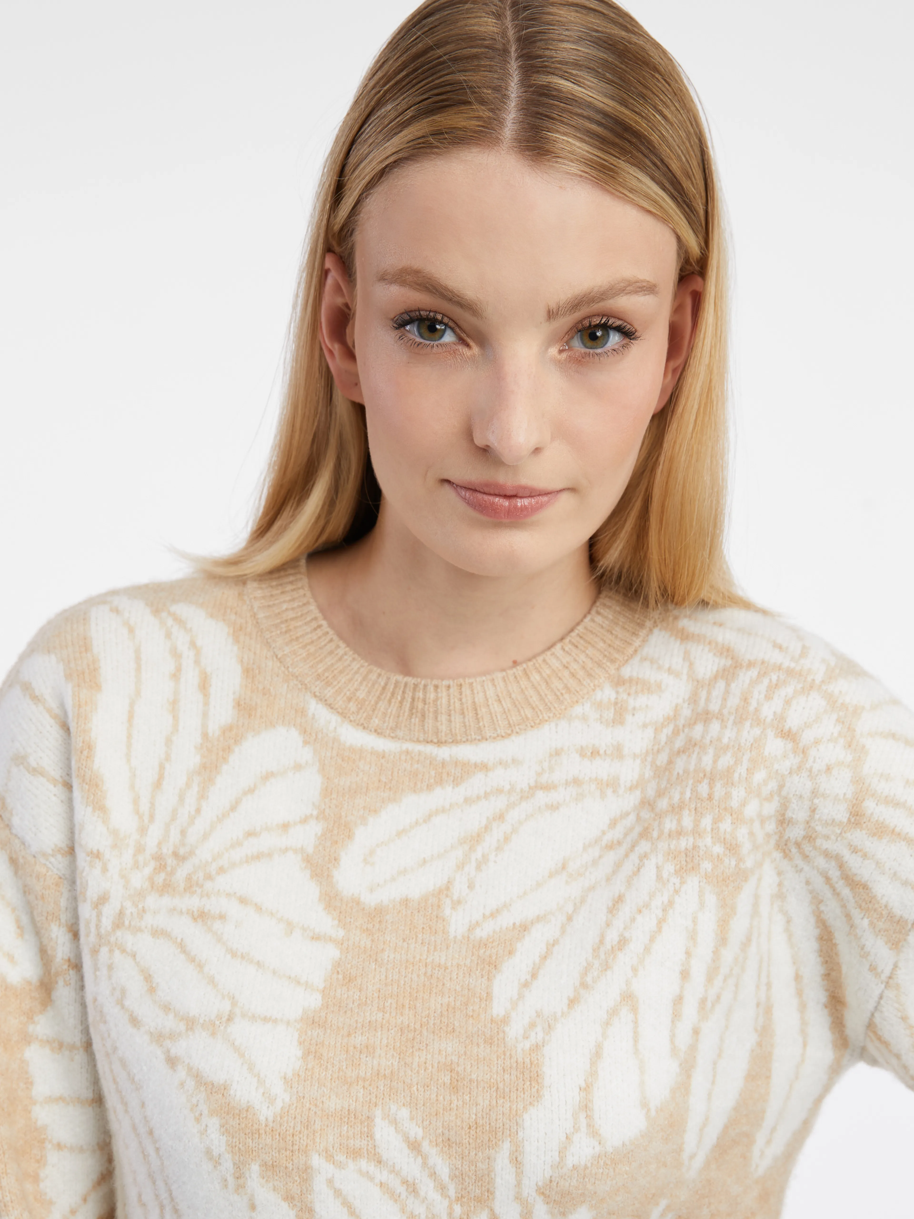 Weiß-beige geblümte Damenstrickjacke ORSAY