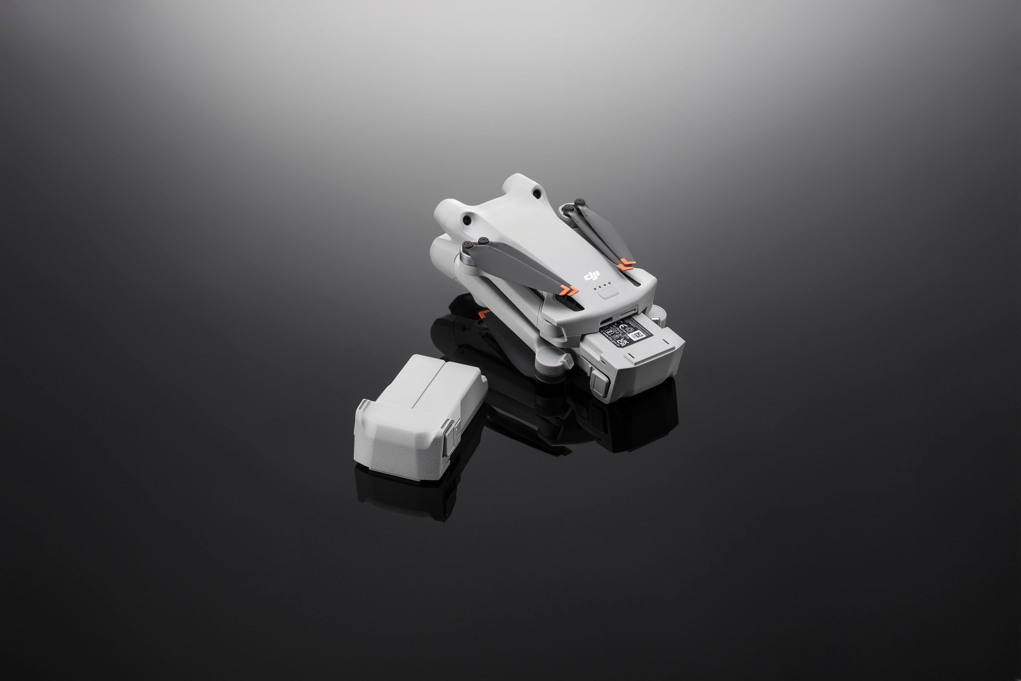 DJI DJI Mini 3 Pro (DJI RC-N1) Drohne (1080p Full HD, Mini 3 Pro Fly More Kit unter Art. 97085663 bestellbar)