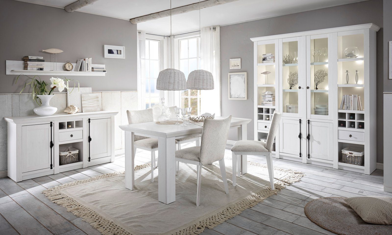Furn.Design Buffet Hooge (Buffetschrank in weiß Pinie Landhaus, 194 x 207 cm) mit Weinregalen, mit Drehriegelverschluss
