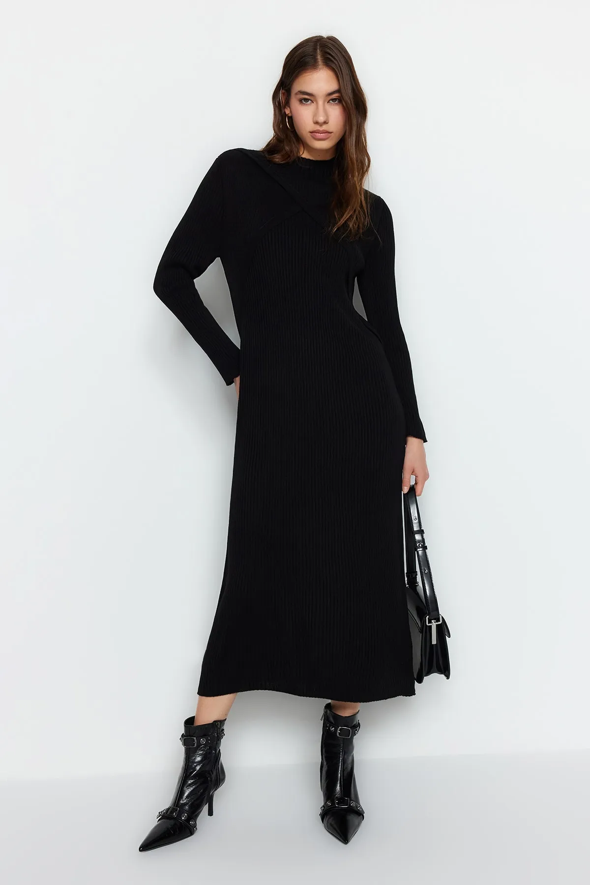 Trendyol Modest  Schwarzes, zweireihiges Bolero-Strickkleid mit Details TCTAW24EB00011