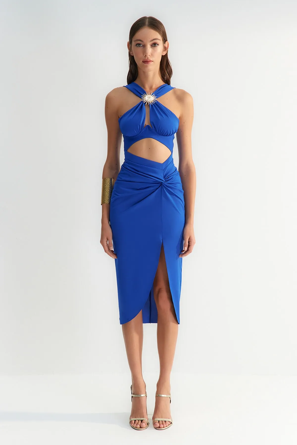 Trendyol Collection  X Zeynep Tosun Saks Sun Accessoire Kleid mit detailliertem Ausschnitt TCLSS23EL00025
