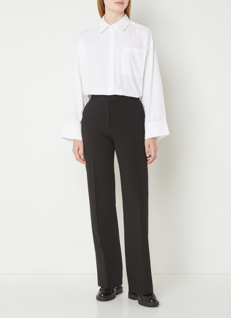 Camicetta corta oversize Fastha di Selected Femme, in cotone biologico con taschino sul petto.