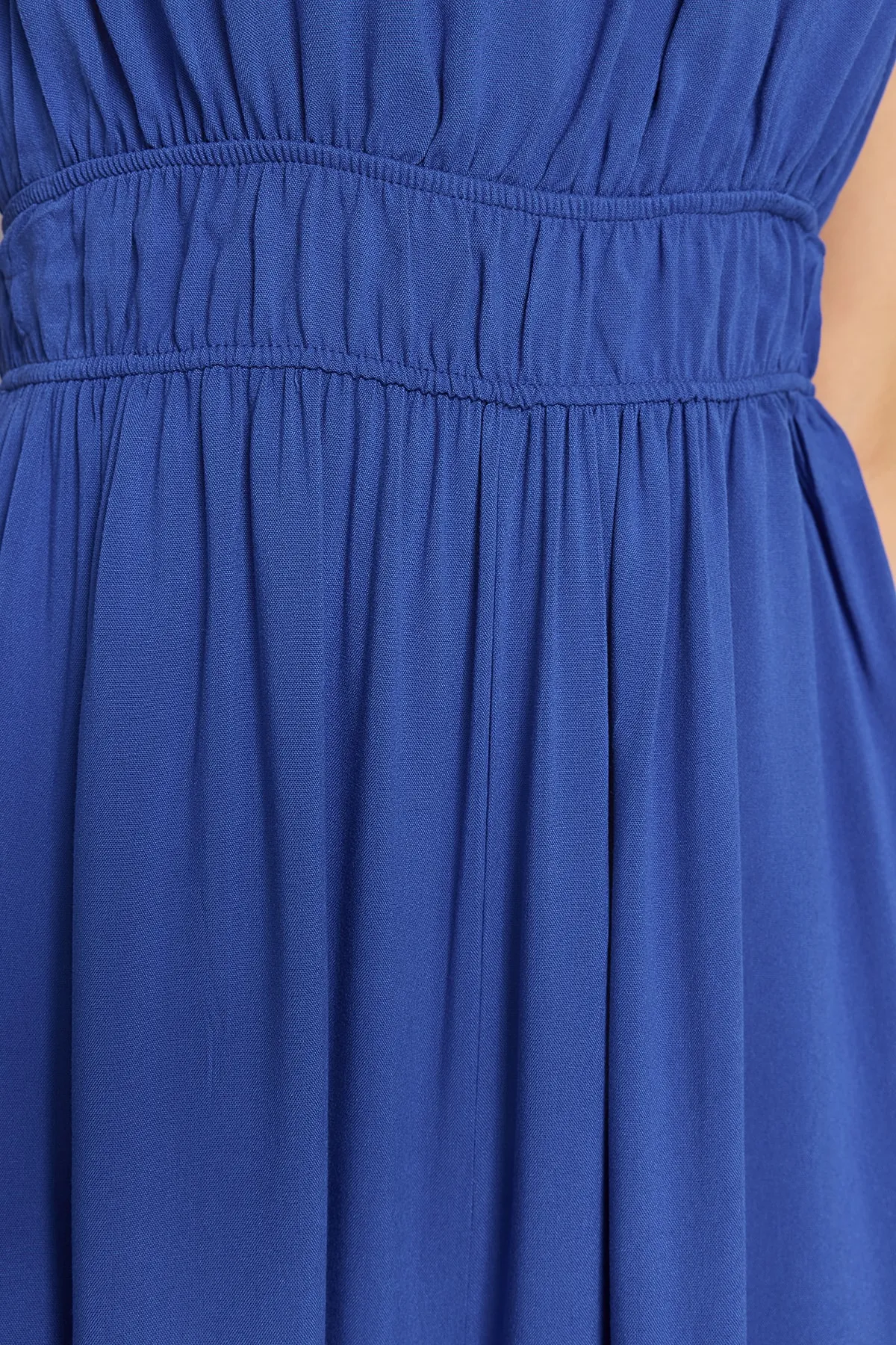 Trendyol Collection  Indigofarbener, gewebter Overall mit Rüschen und Details TWOSS23TU00121