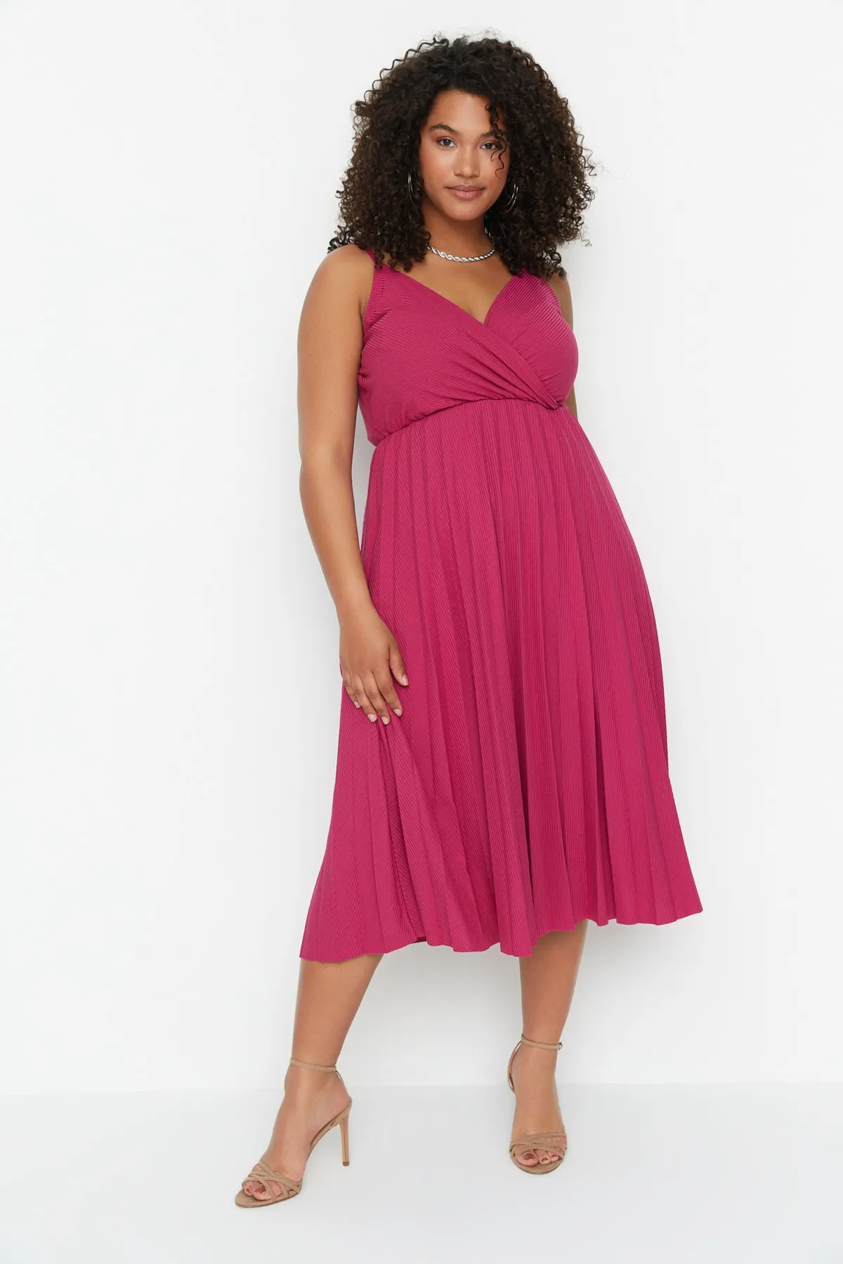 Trendyol Curve  Fuchsiafarbenes, zweireihiges Strickkleid mit Kragen und Trägern TBSSS22EL1565