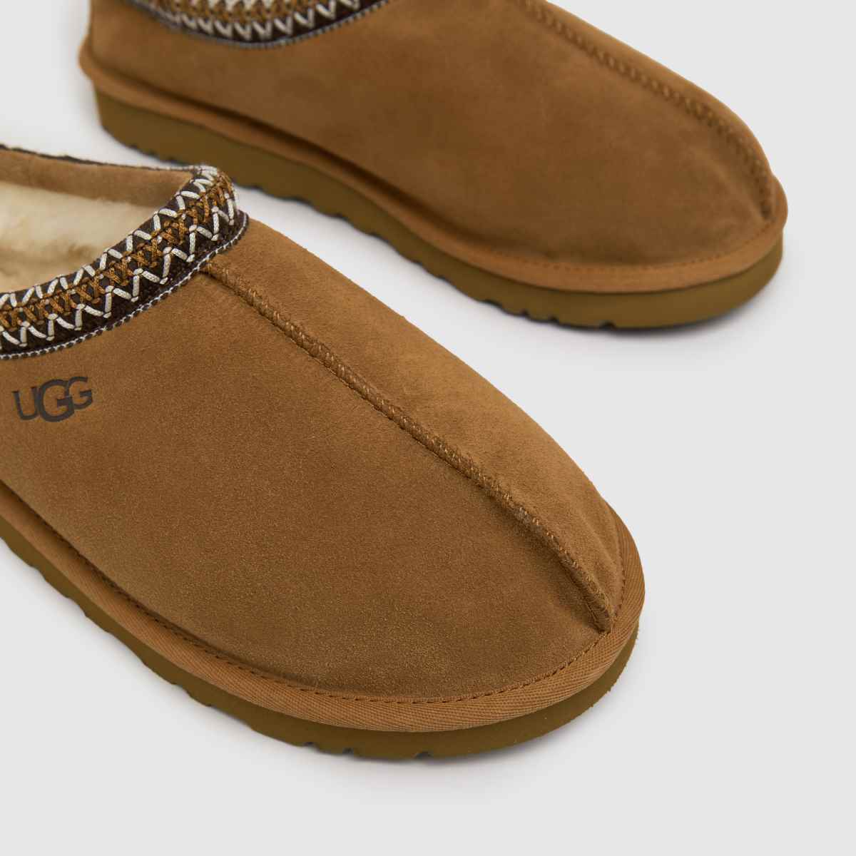 Copati UGG Tasman v kostanjevi barvi