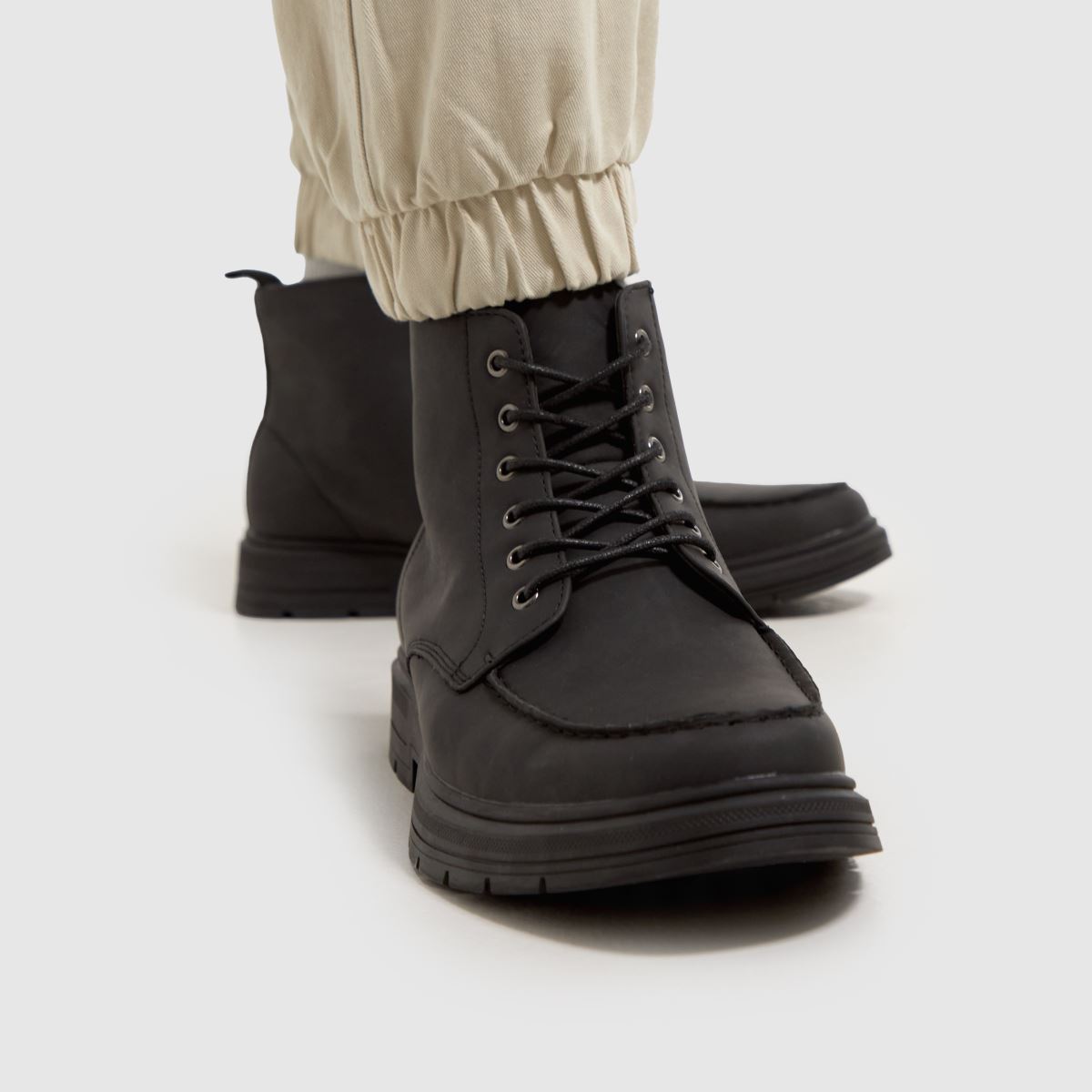 Schuh poros köténycsizma fekete színben