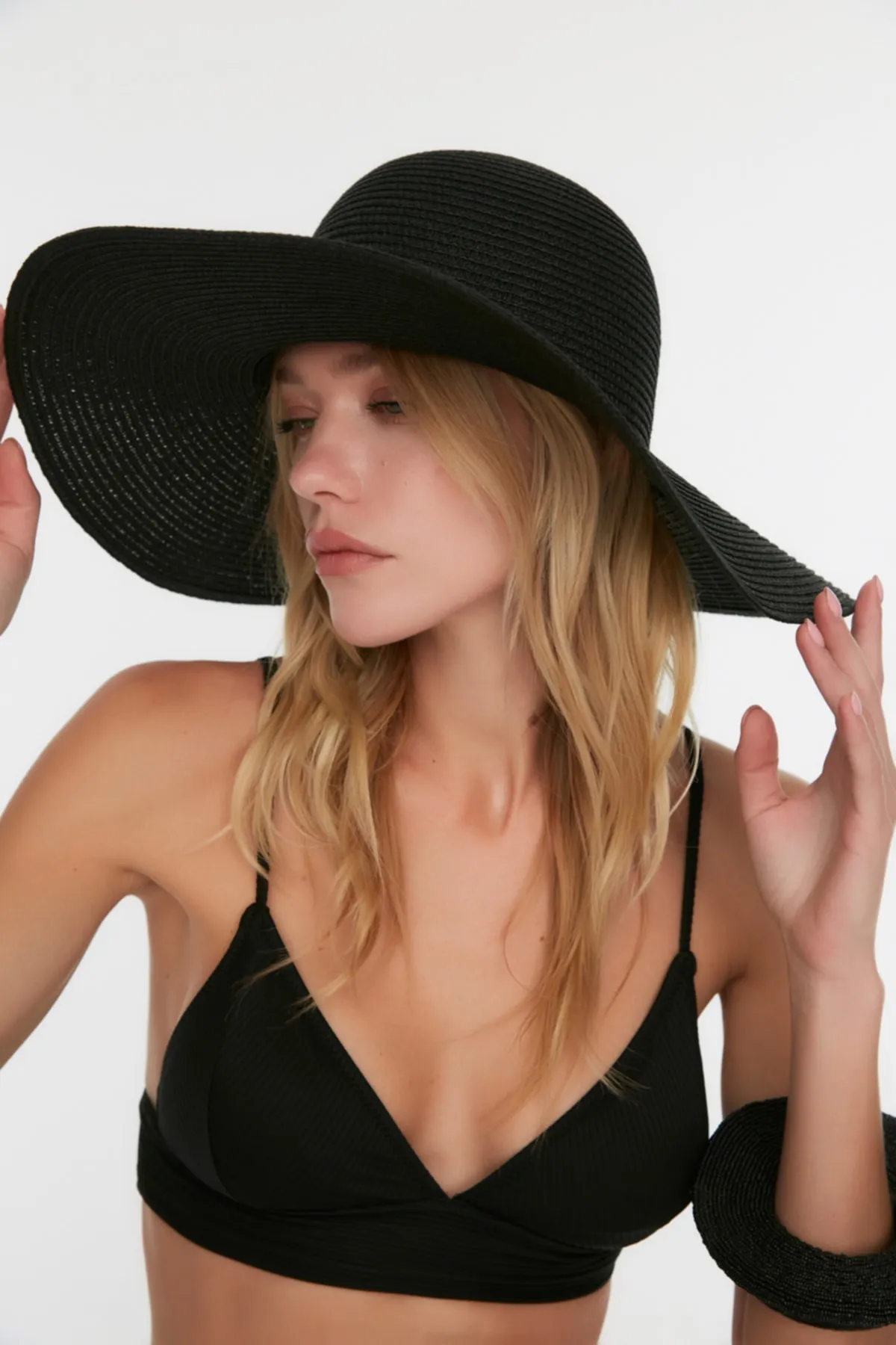 Trendyol Collection  Schwarzer Strohhut für Damen TWOSS22SP00005
