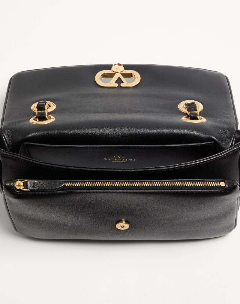 Bolsa Valentino Garavani Djuna com corrente média em couro napa