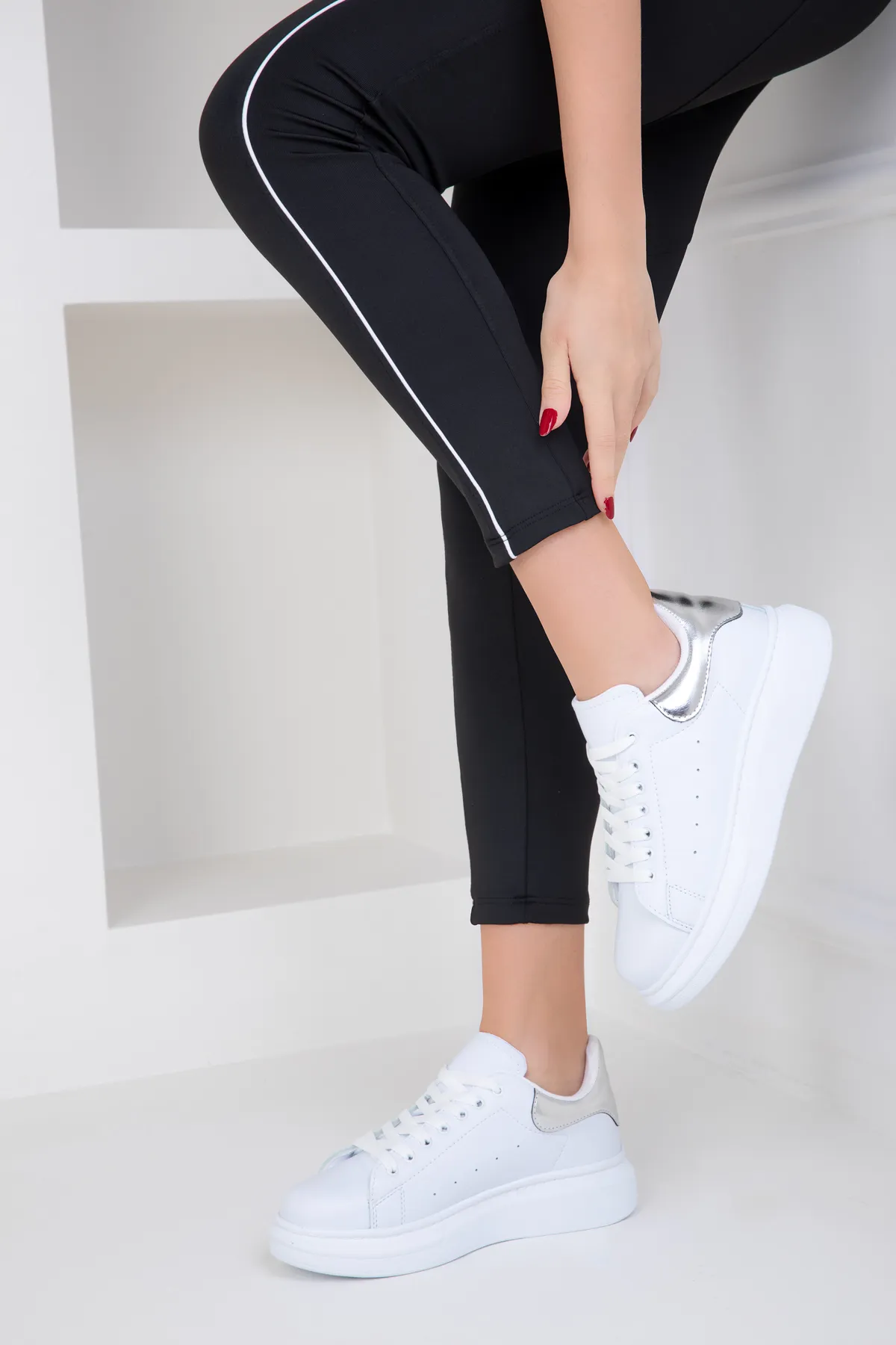 SOHO  Weiß-silberne Damen Sneakers 15732