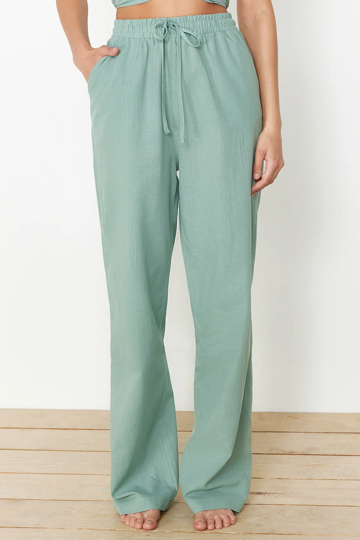 Trendyol Collection  Mintgrünes gewebtes Blusen-Hosen-Set TBESS24AU00076