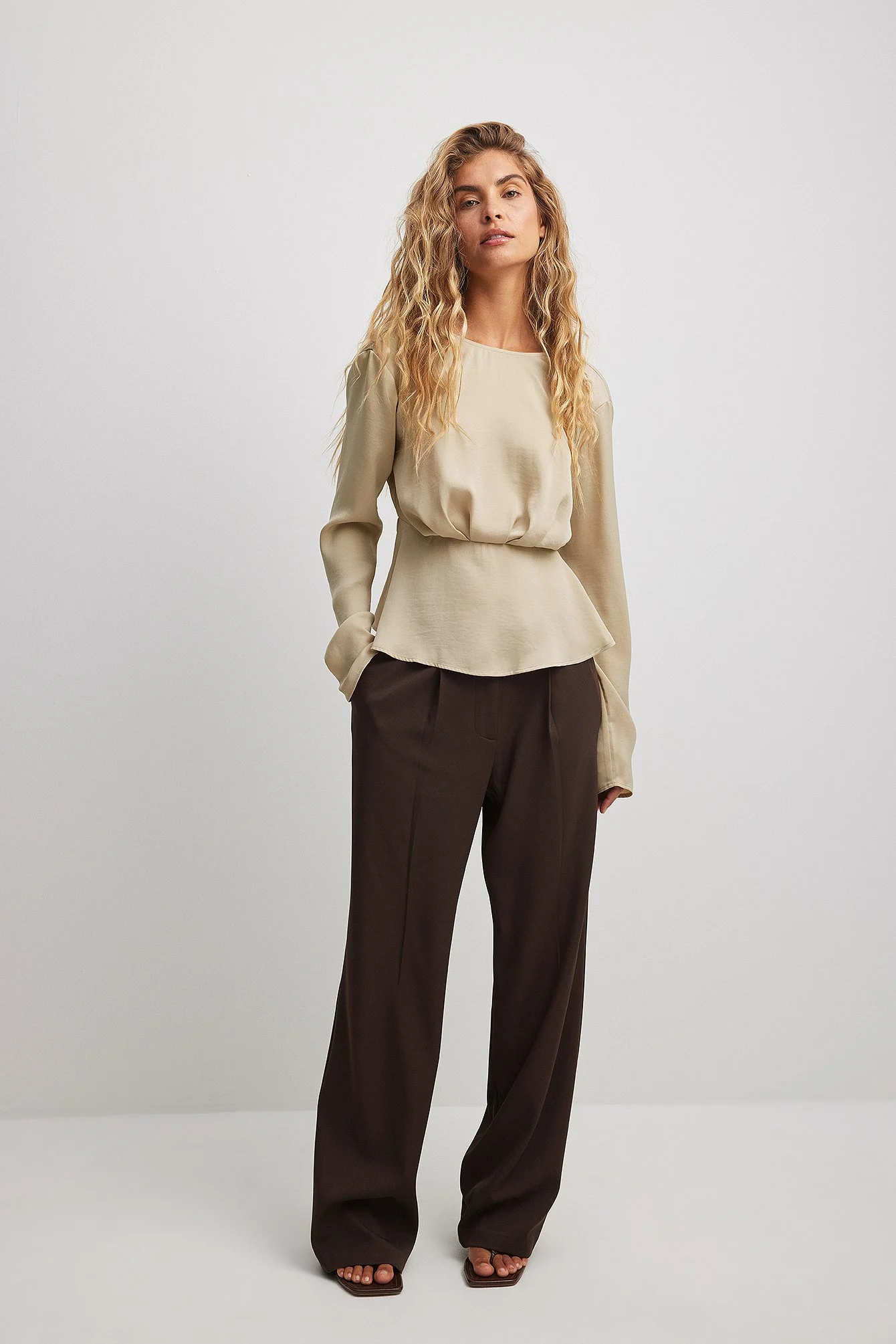 Drapierte Bluse mit V-Rücken