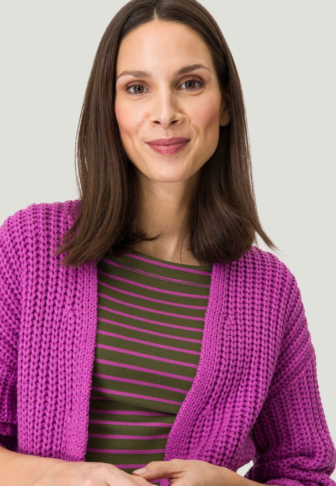 Kurze Grobstrickjacke