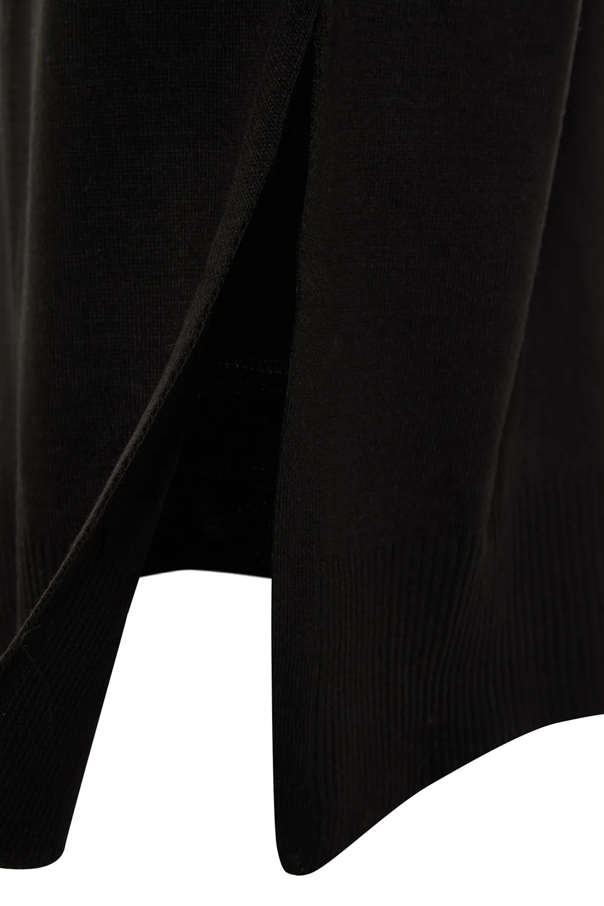 Trendyol Collection  Schwarzes langes Strickkleid mit Gürtel THMAW23EL00000
