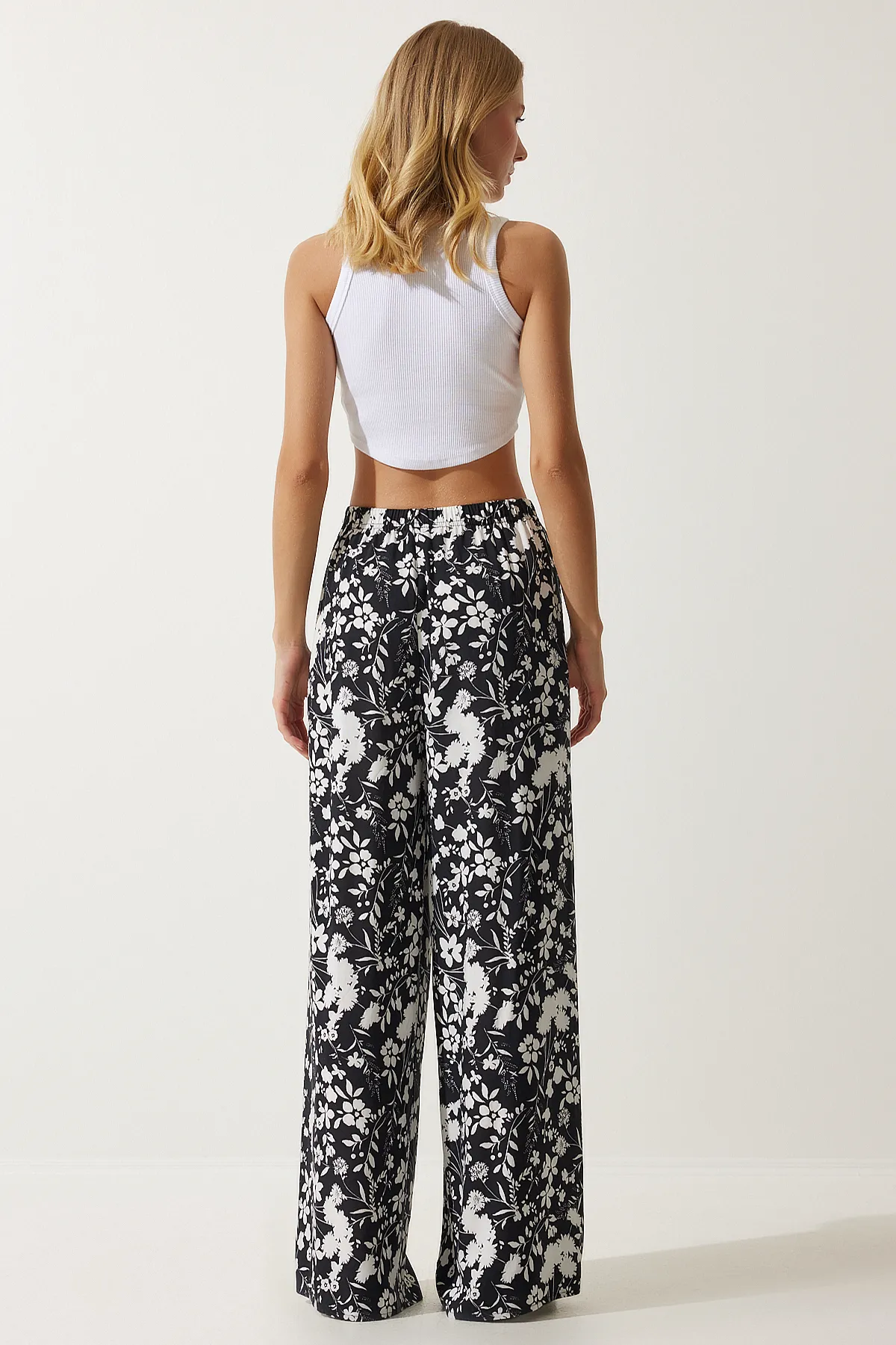 Happiness İstanbul  Schwarze gemusterte Palazzo-Hose aus fließender Viskose für Damen EN00606