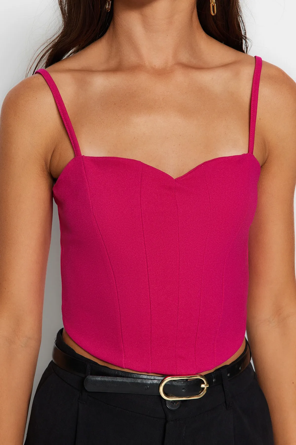 Trendyol Collection  Fuchsiafarbenes, tailliertes Bustier aus Krepp-Strick mit kurzen Trägern TWOSS23BS00036