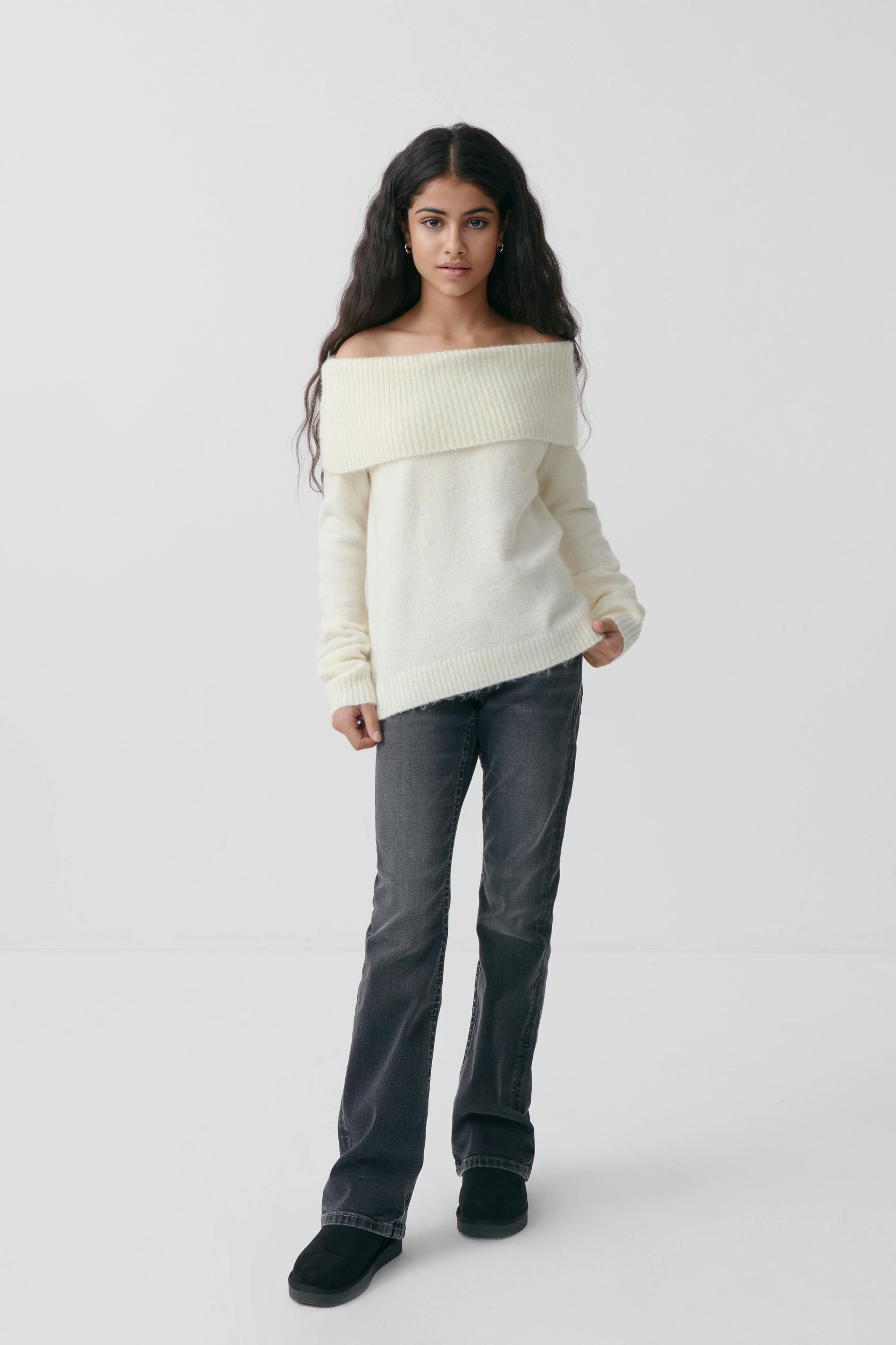 Y kn off shoulder sweater