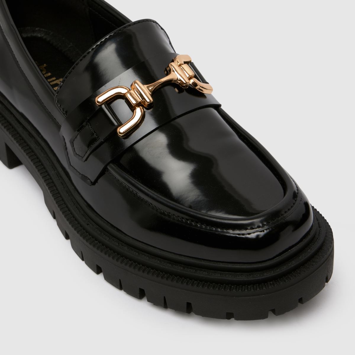 Schuh – Svarta, platta loafers med bred passform och snaffle-motiv