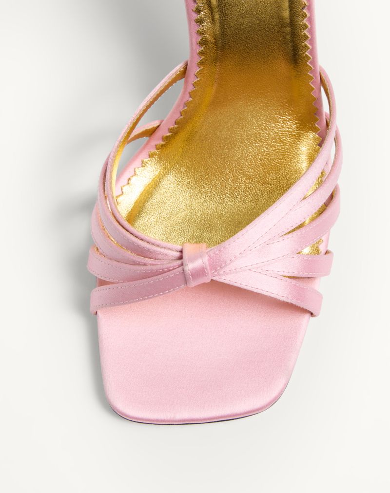 Sandália Preshoes de cetim com cristais, 90 mm