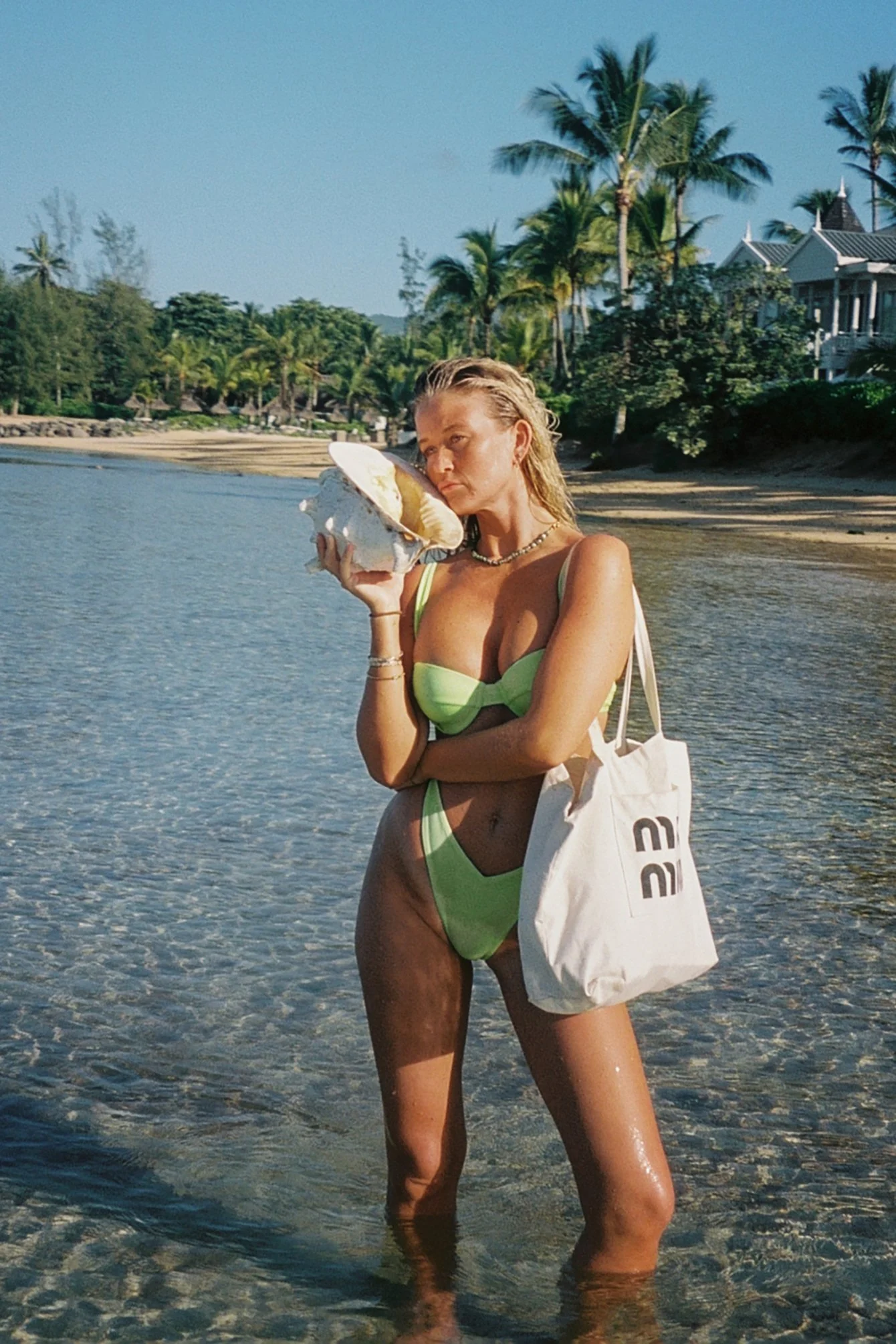 V-förmiges Bikini-Höschen