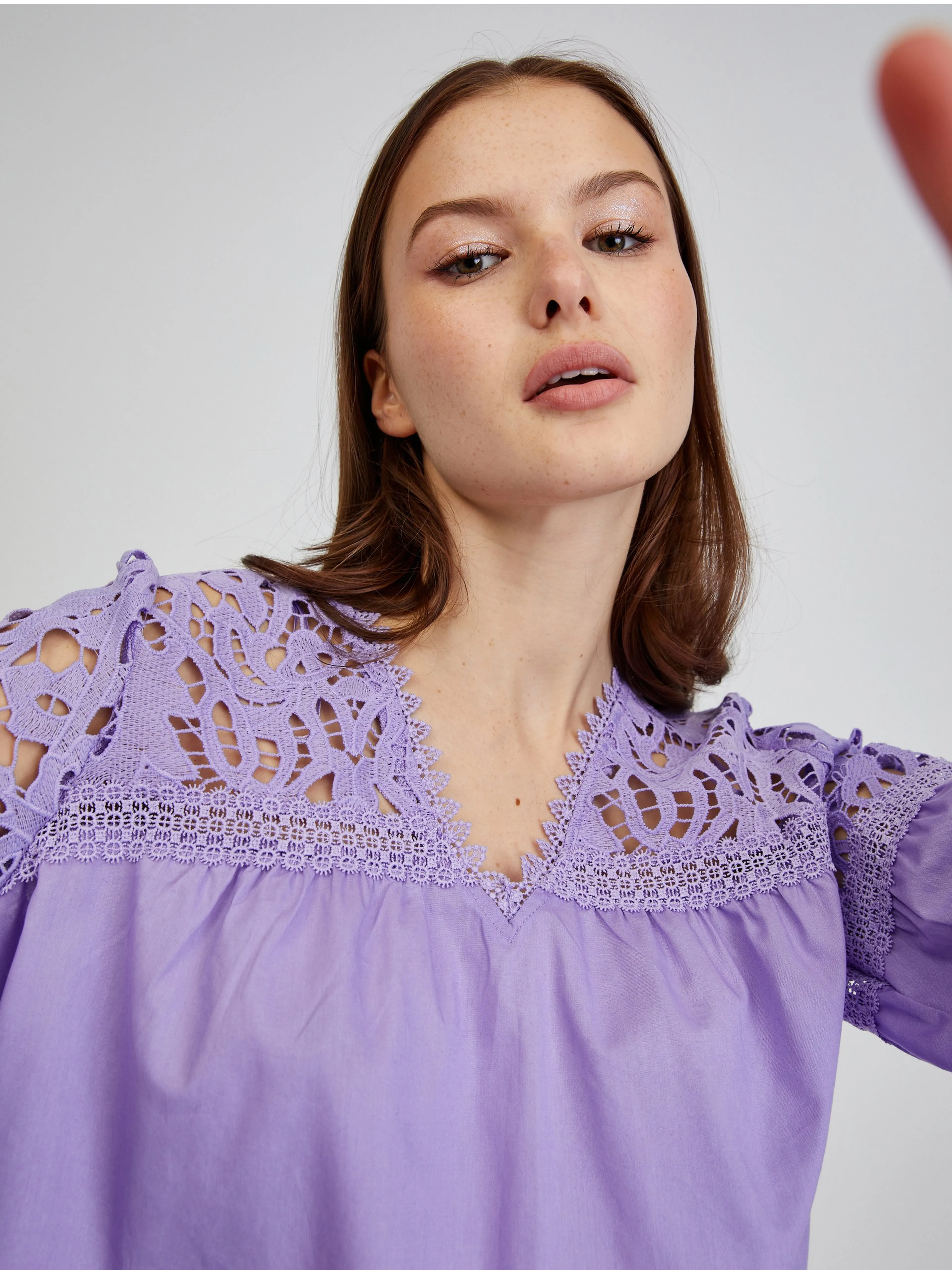Hellviolette Bluse mit Spitze ORSAY