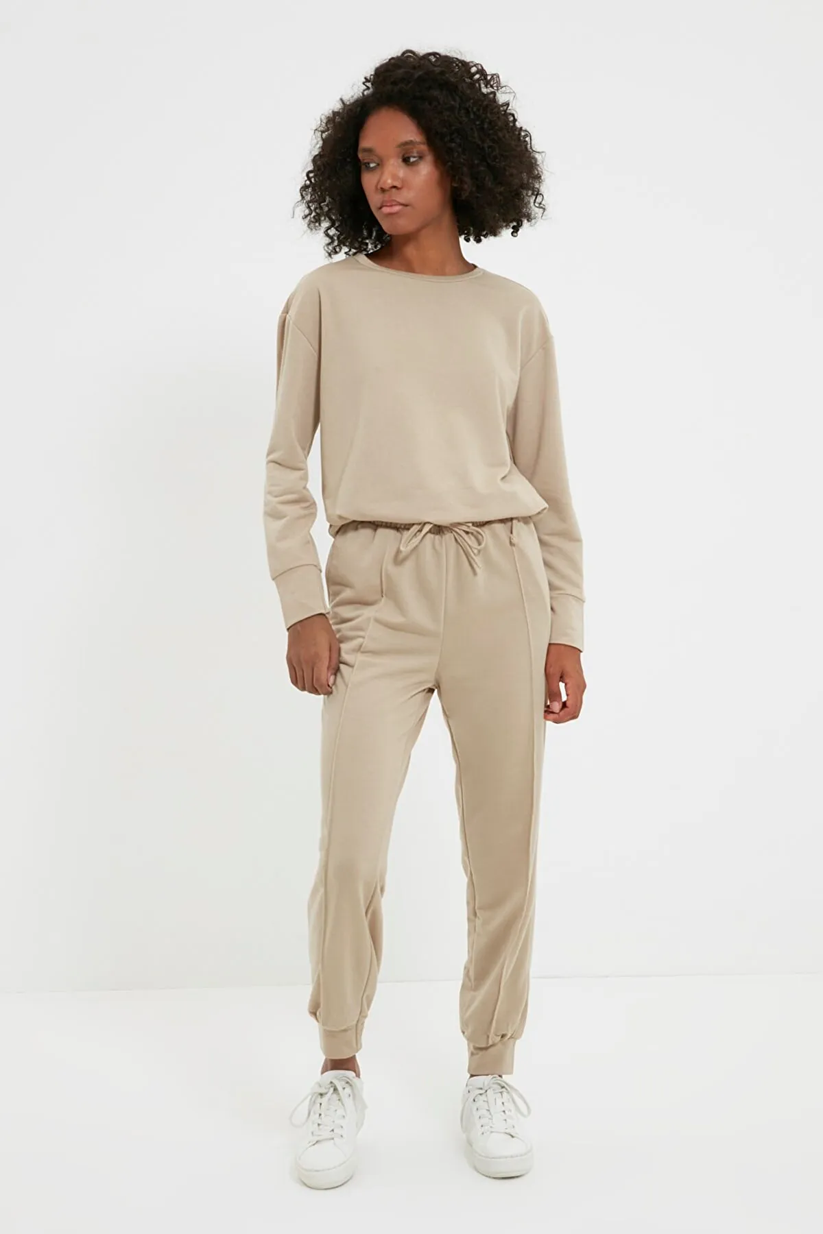 Trendyol Collection  Beiges Pyjama-Set aus 2-fädigem Strick mit detaillierten Nähten THMAW22EM0101