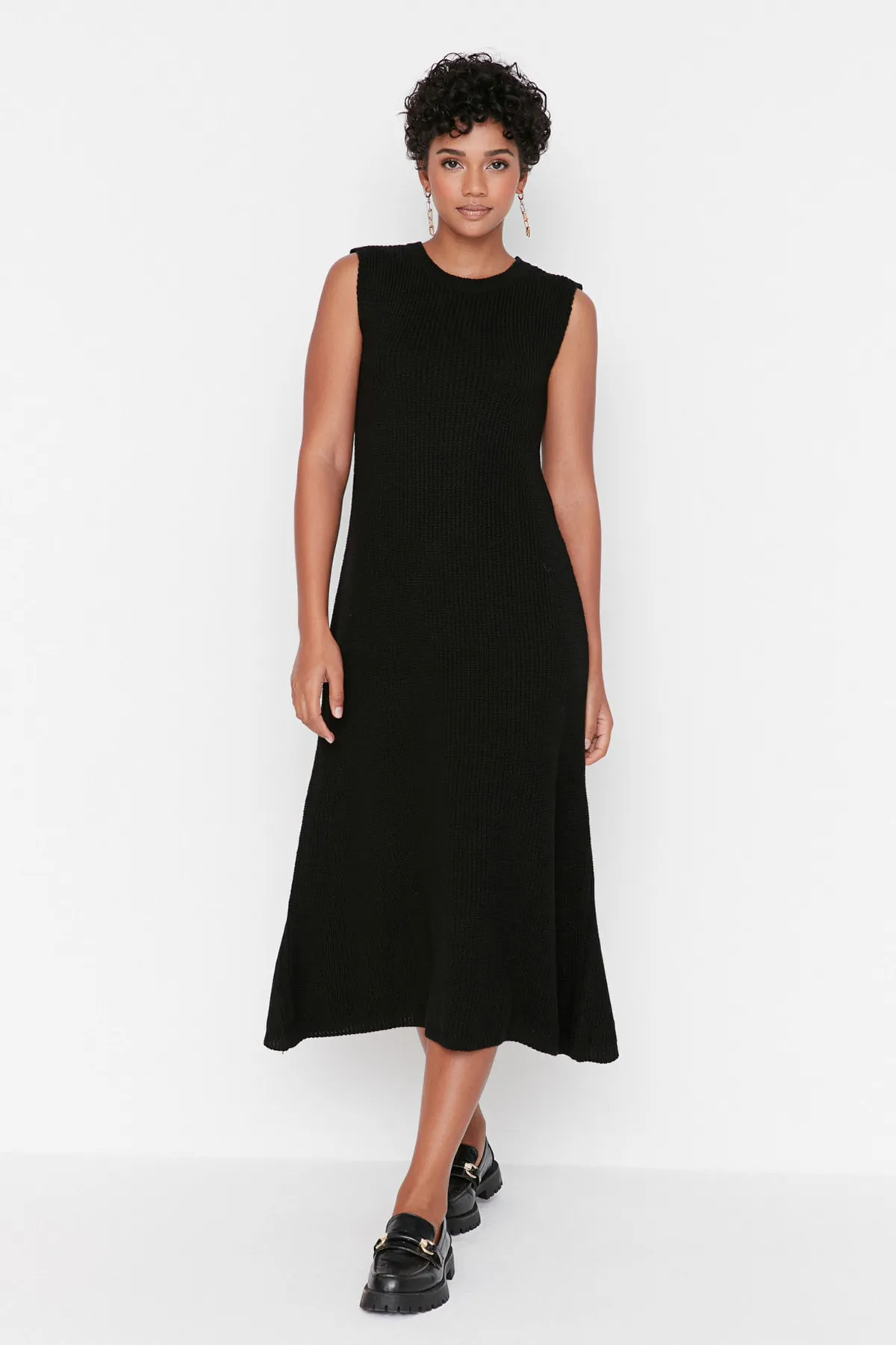 Trendyol Collection  Schwarzes Strickkleid TWOAW23EL00019