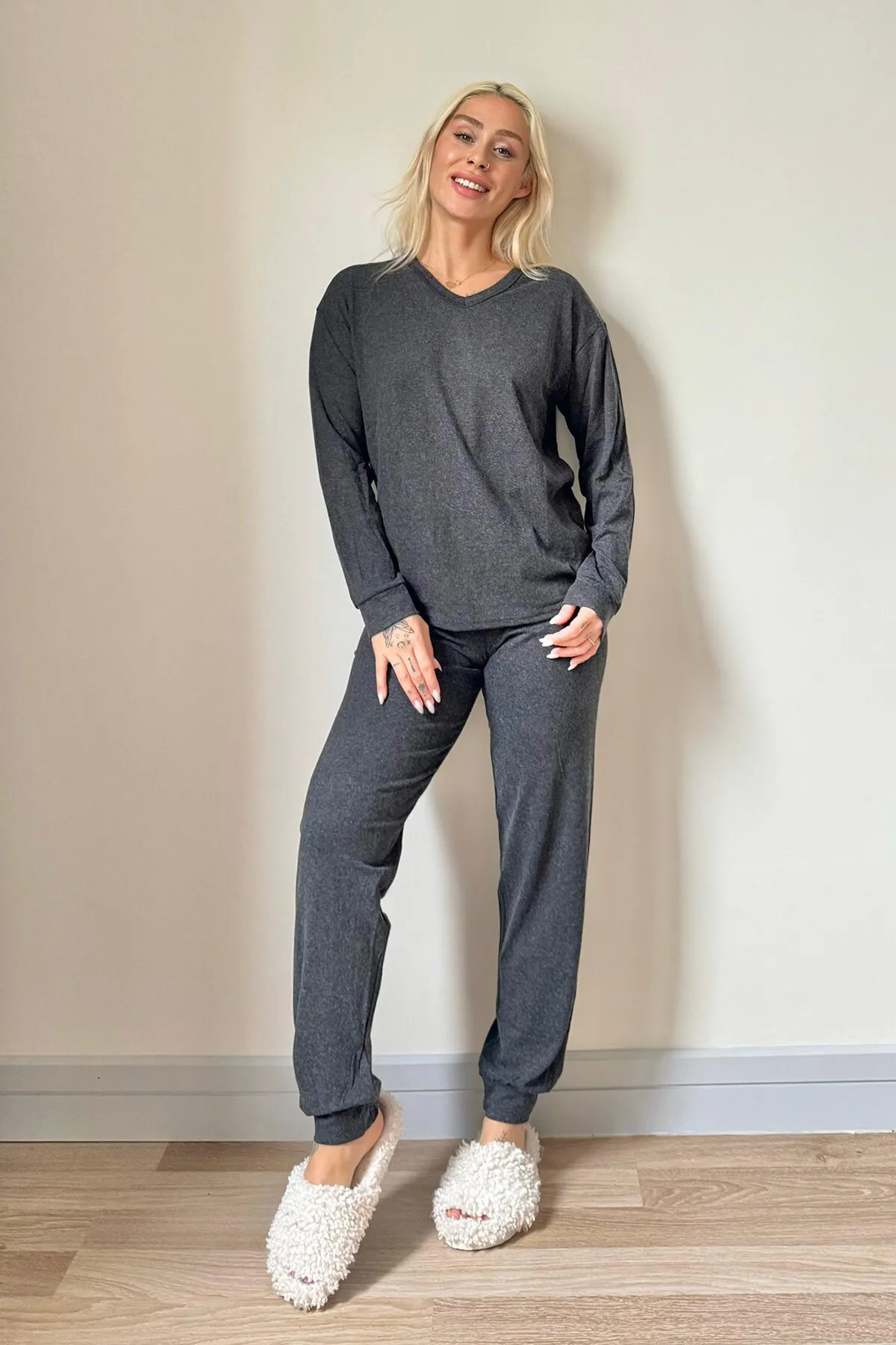 Pijamaevi  Langärmliges Damen-Pyjama-Set aus schwarzem Bambus