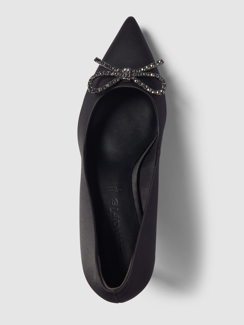 Pumps mit Zierschleife in schwarz