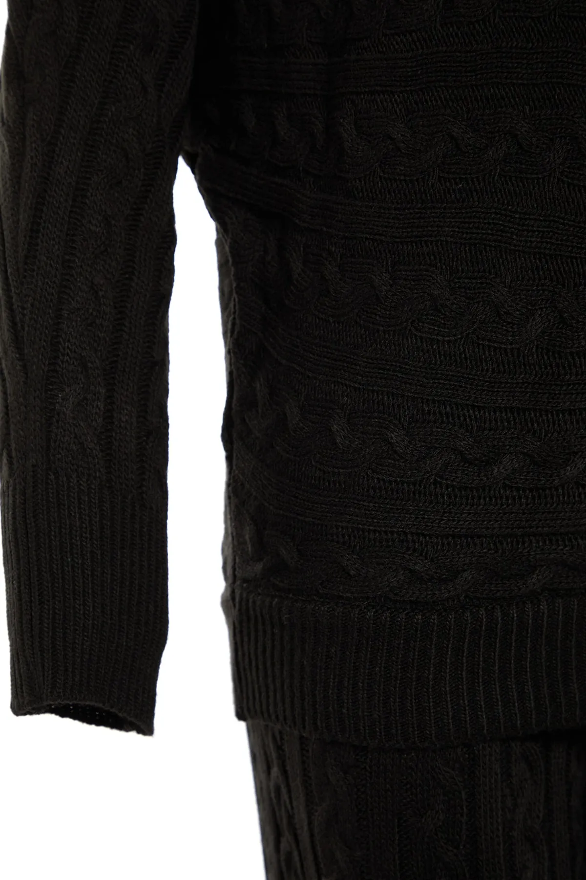 Trendyol Collection  Schwarzes Set aus Oberteil und Unterteil aus geflochtener Strickware THMAW22AU0495