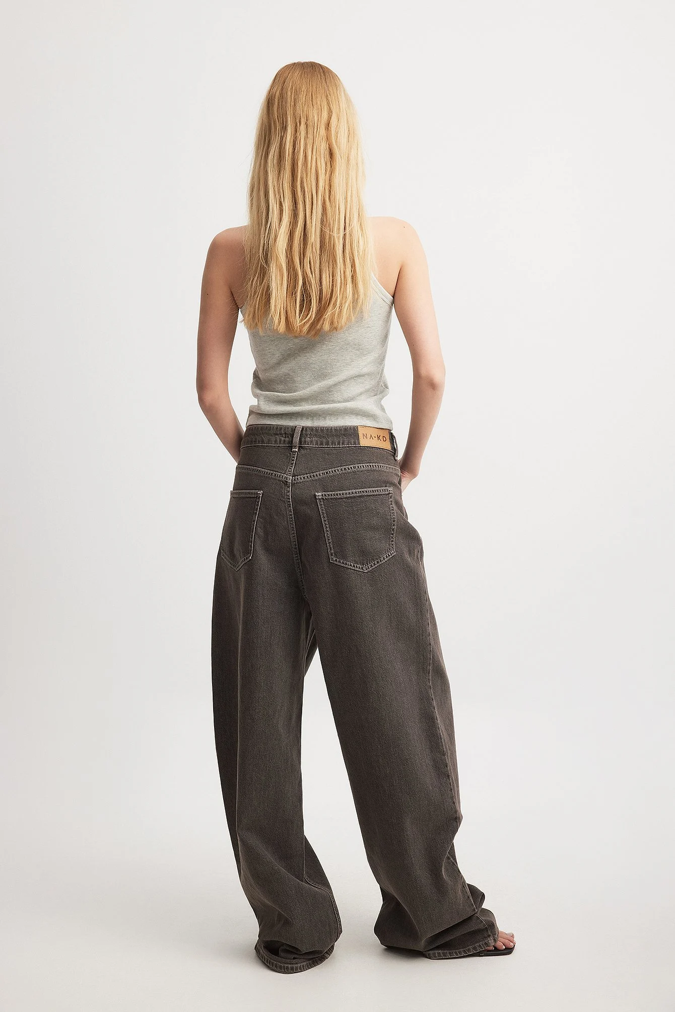 Weite Jeans mit tiefer Taille