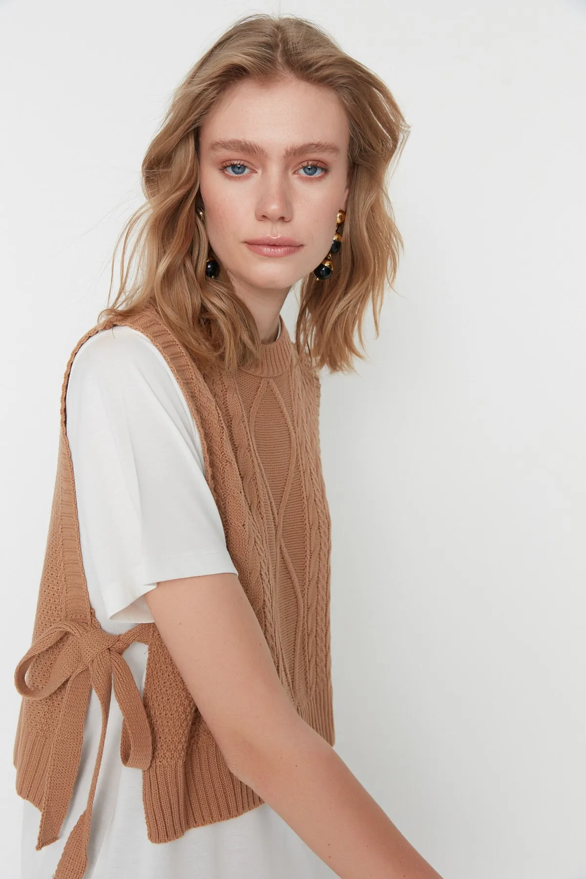 Trendyol Collection  Kurzer Strickpullover in Kamel TWOAW22SV0058