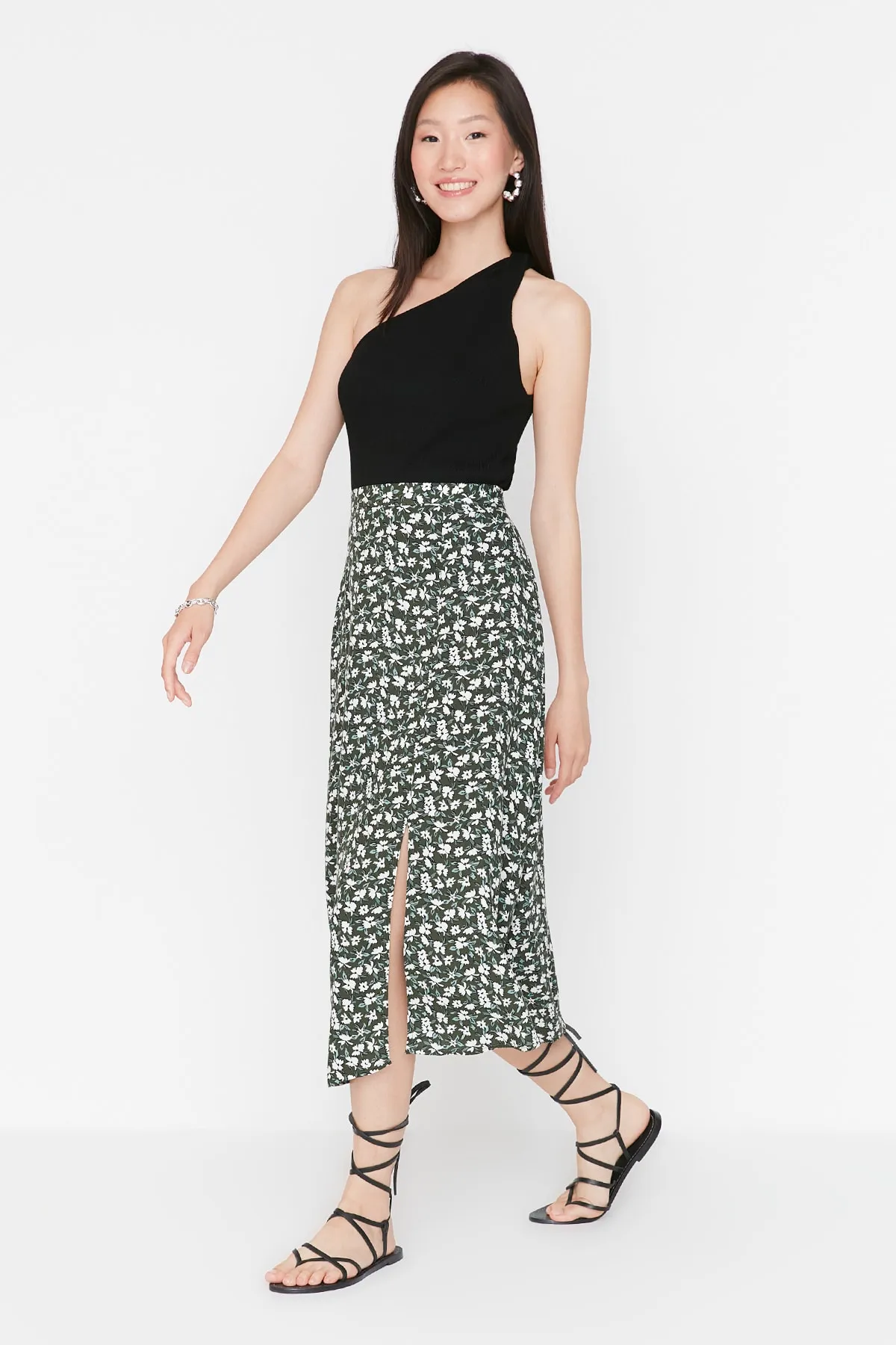 Trendyol Collection  Khakifarbener Midi-Webrock mit Schlitz und Blumenmuster aus Viskosestoff TWOSS20ET0230