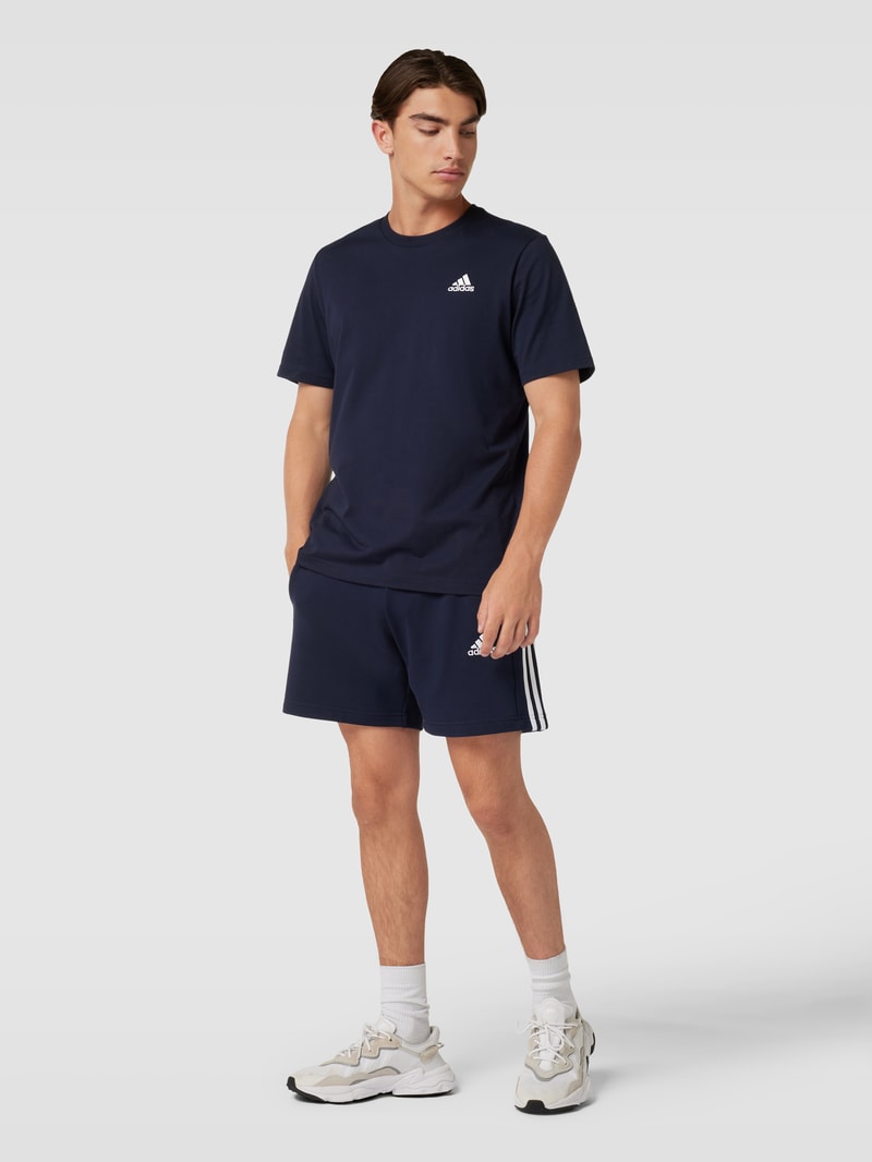 T-Shirt mit Label-Stitching in marineblau