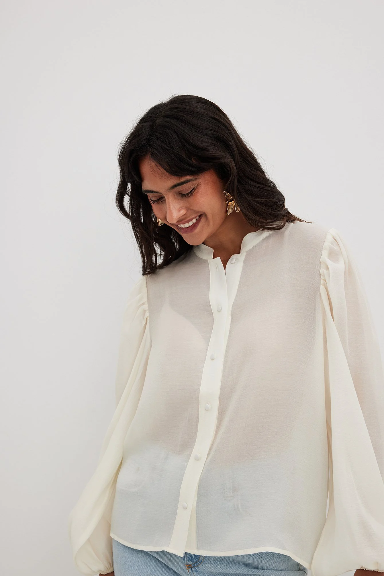 Bluse mit voluminösen Ärmeln und Knopfldetail