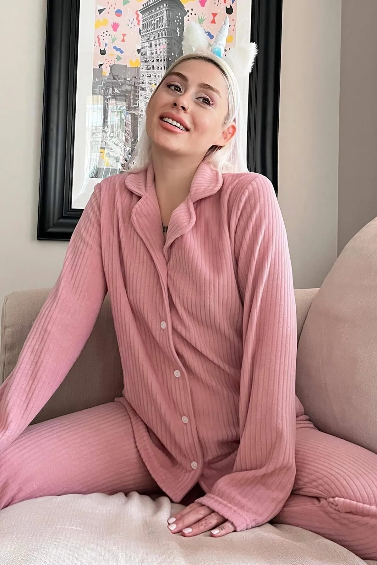 Pijamaevi  Rosafarbenes, einfarbiges Pyjama-Set aus Plüsch-Fleece mit Knöpfen vorne