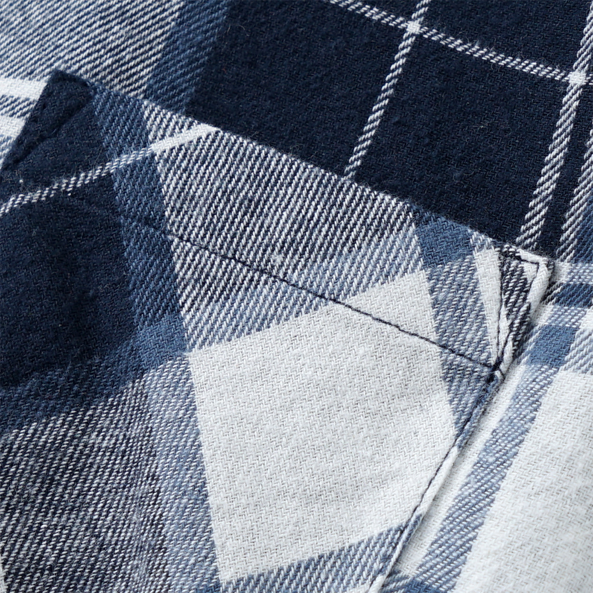 Jungen Flanellhemd im Karo-Look