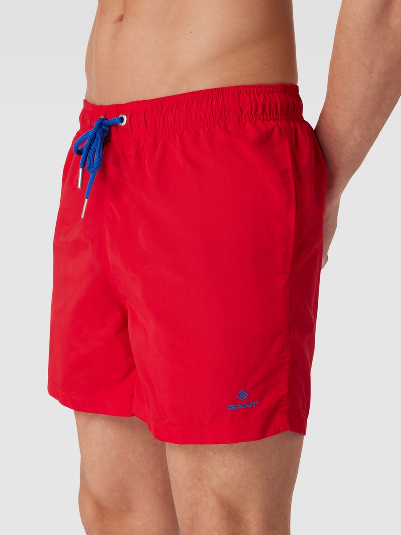 Badehose mit Label-Stitching in rot