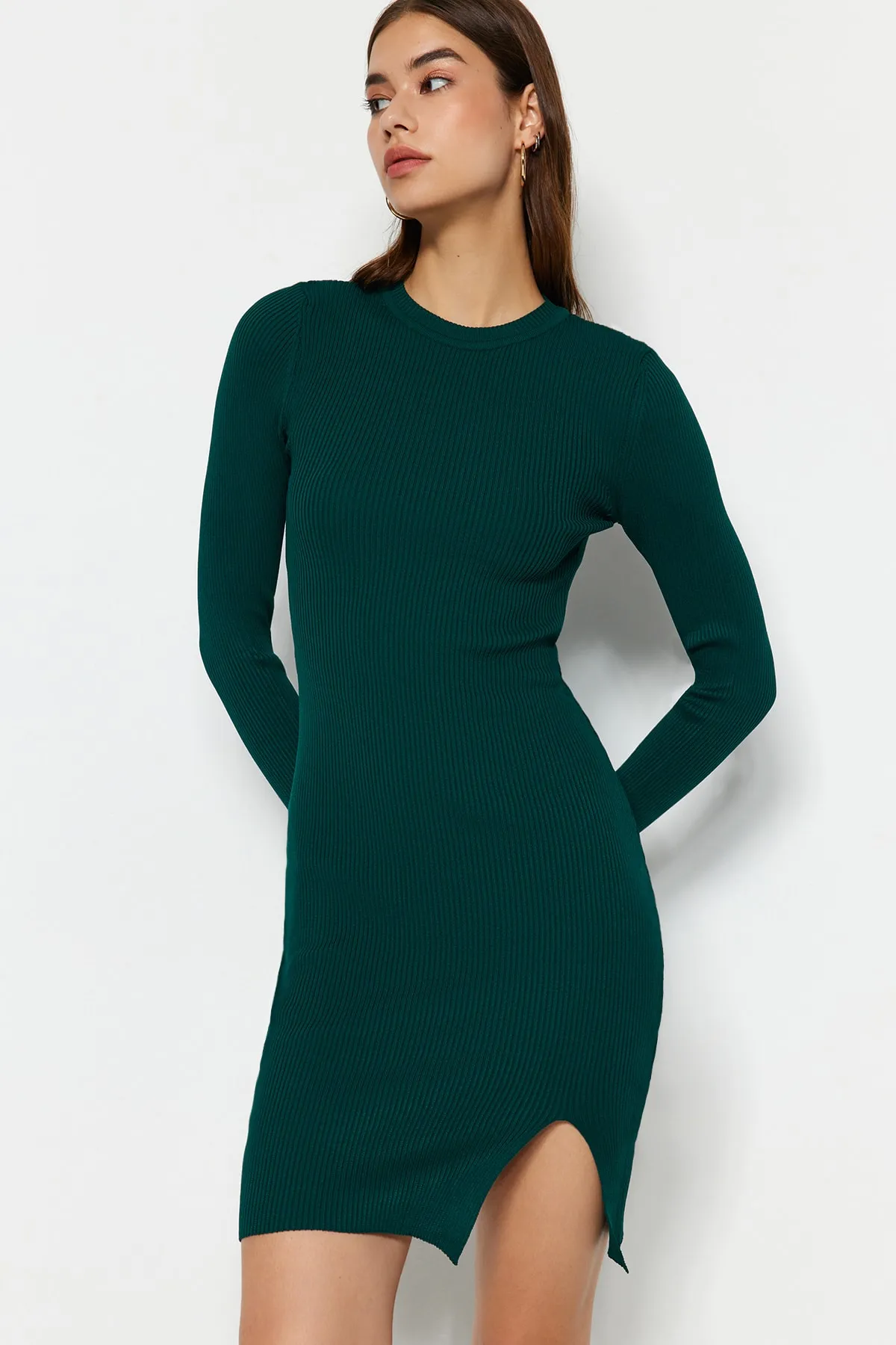 Trendyol Collection  Smaragdgrünes, figurbetontes Mini-Strick-Basic-Kleid TWOAW23EL01416