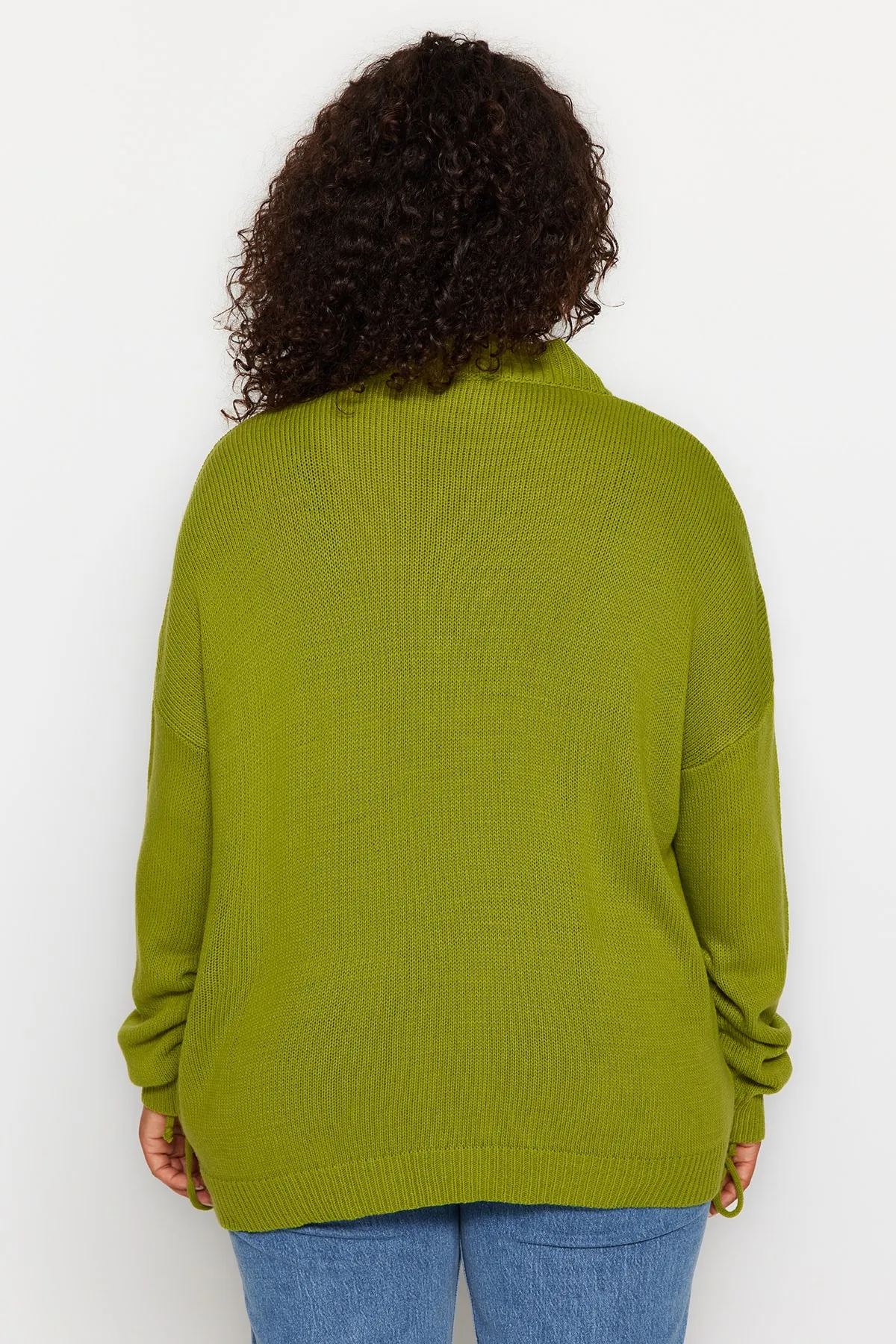 Trendyol Curve  Pistaziengrüner, geraffter Strickpullover mit V-Ausschnitt und Ärmeln TBBAW23AN00023