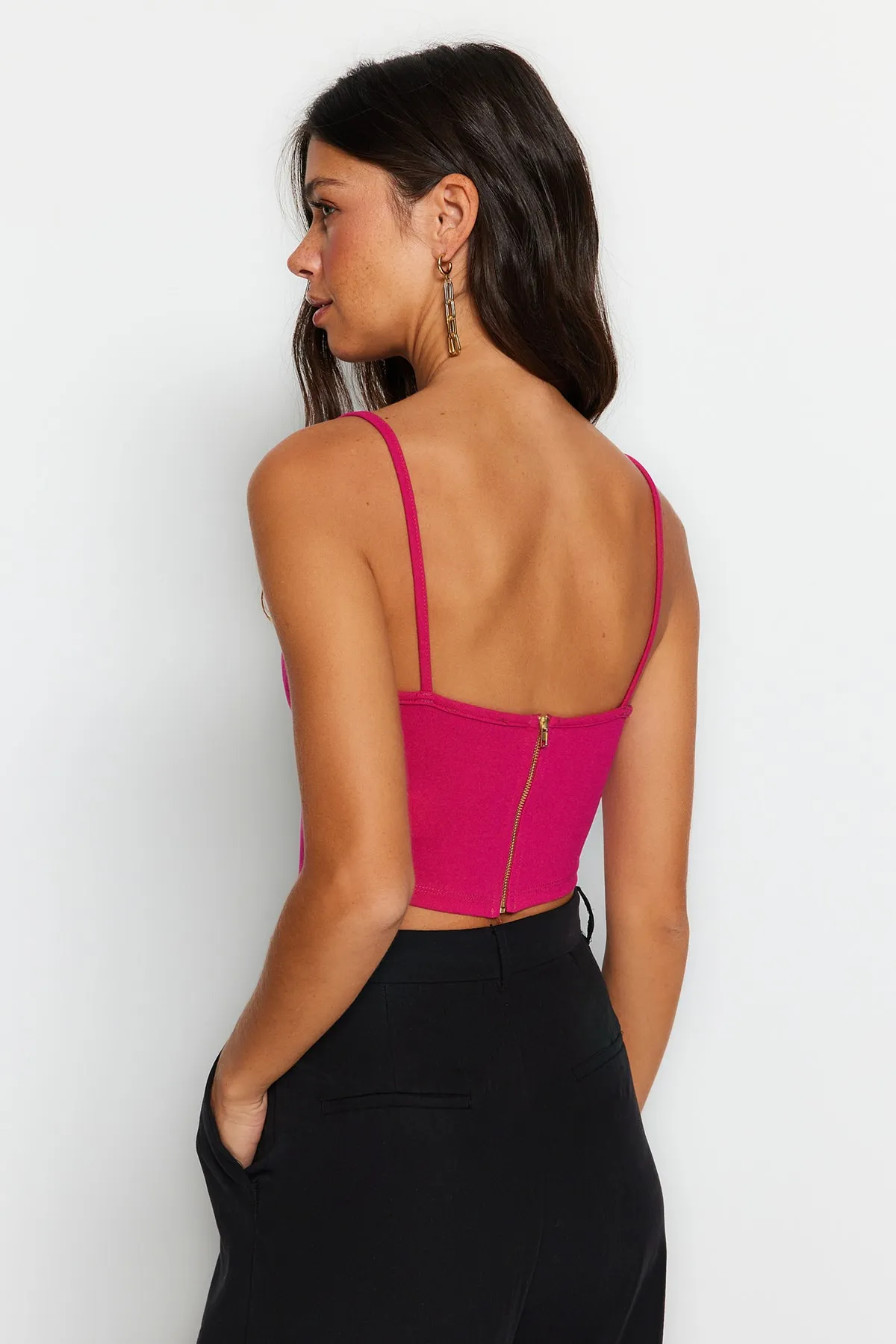 Trendyol Collection  Fuchsiafarbenes, tailliertes Bustier aus Krepp-Strick mit kurzen Trägern TWOSS23BS00036