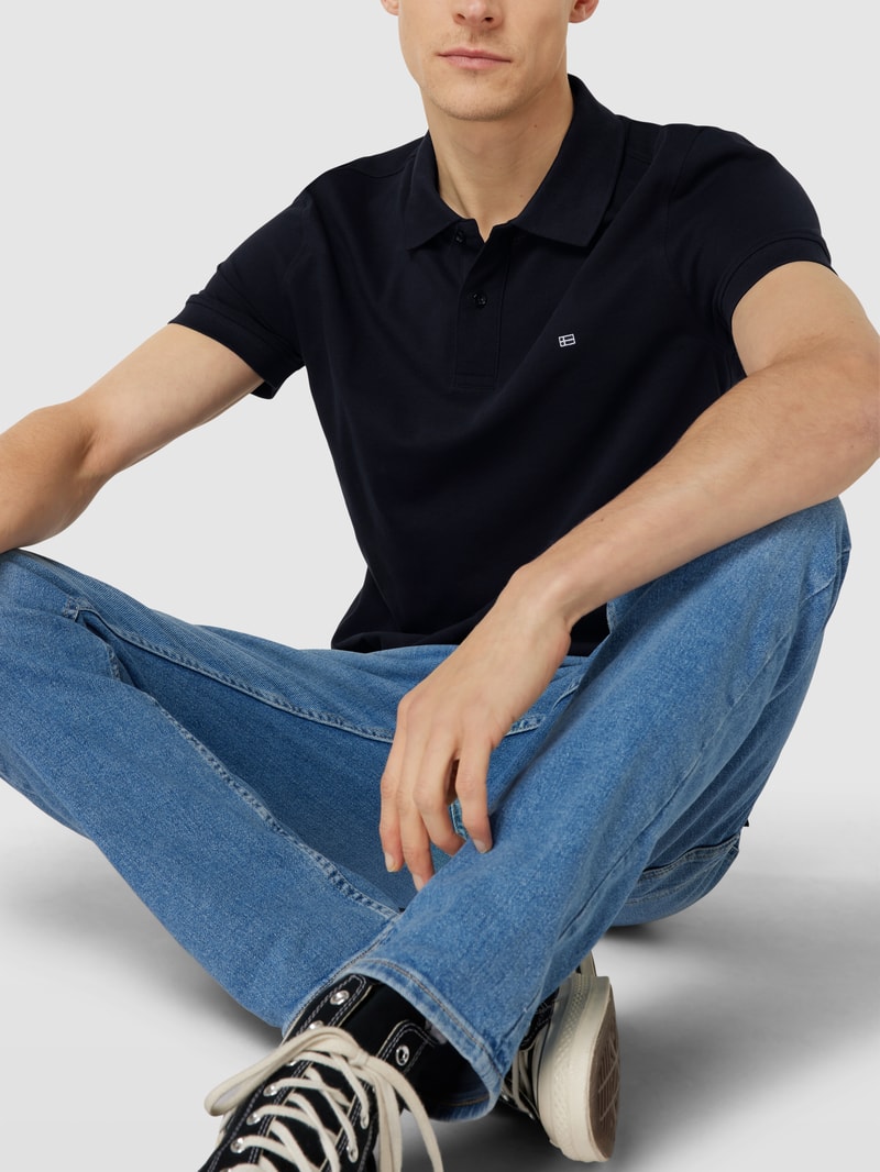 Poloshirt mit Label-Stitching in marineblau
